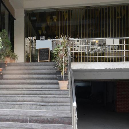 Super Townhouse Madhapur 100 Feet Road Formerly Jkc Grand Hyderabad Exterior photo