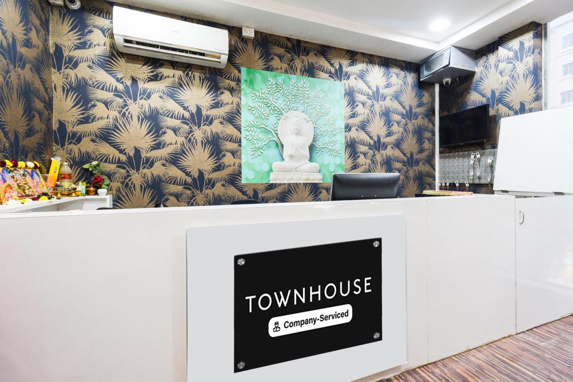 Super Townhouse Madhapur 100 Feet Road Formerly Jkc Grand Hyderabad Exterior photo