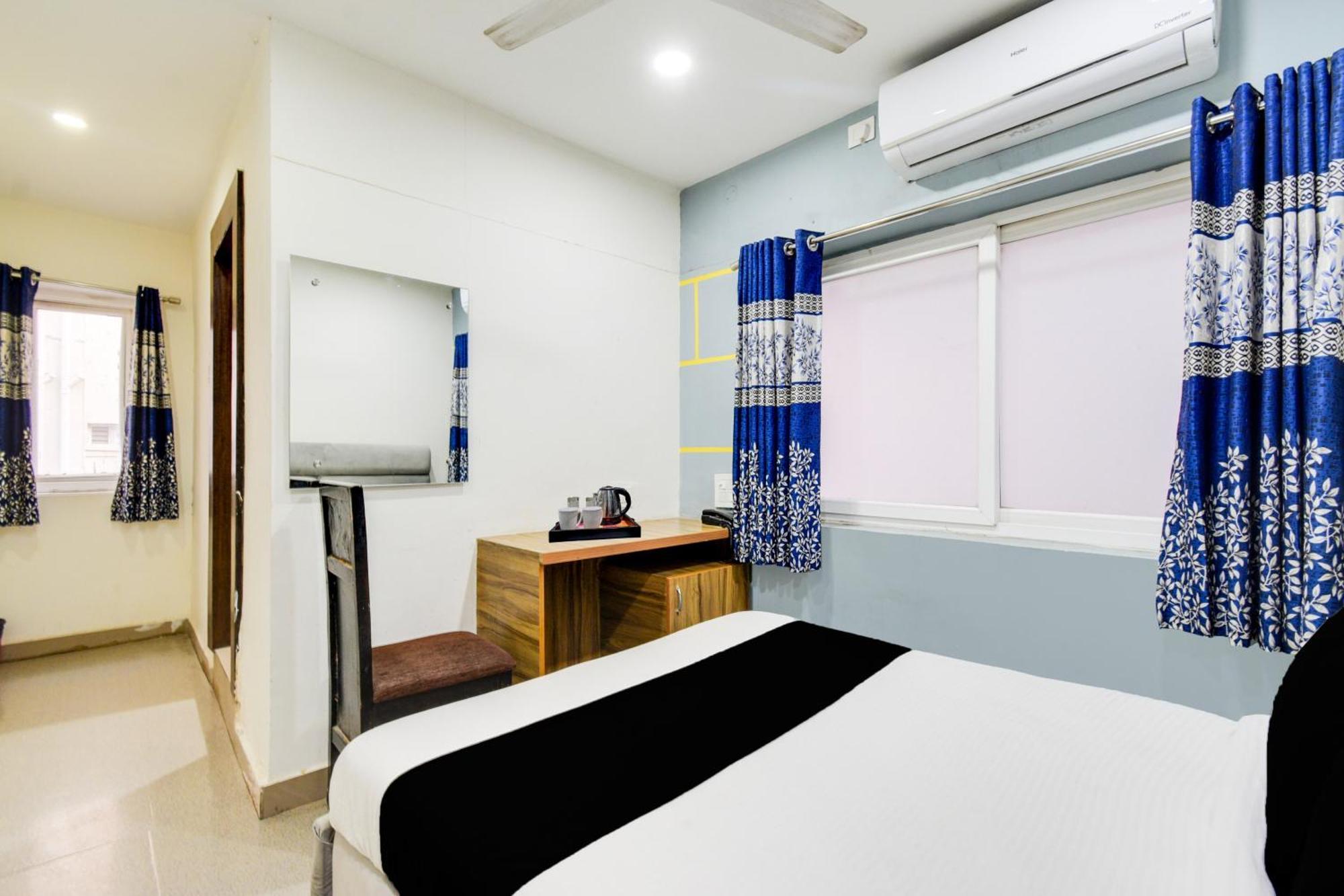 Super Townhouse Madhapur 100 Feet Road Formerly Jkc Grand Hyderabad Exterior photo