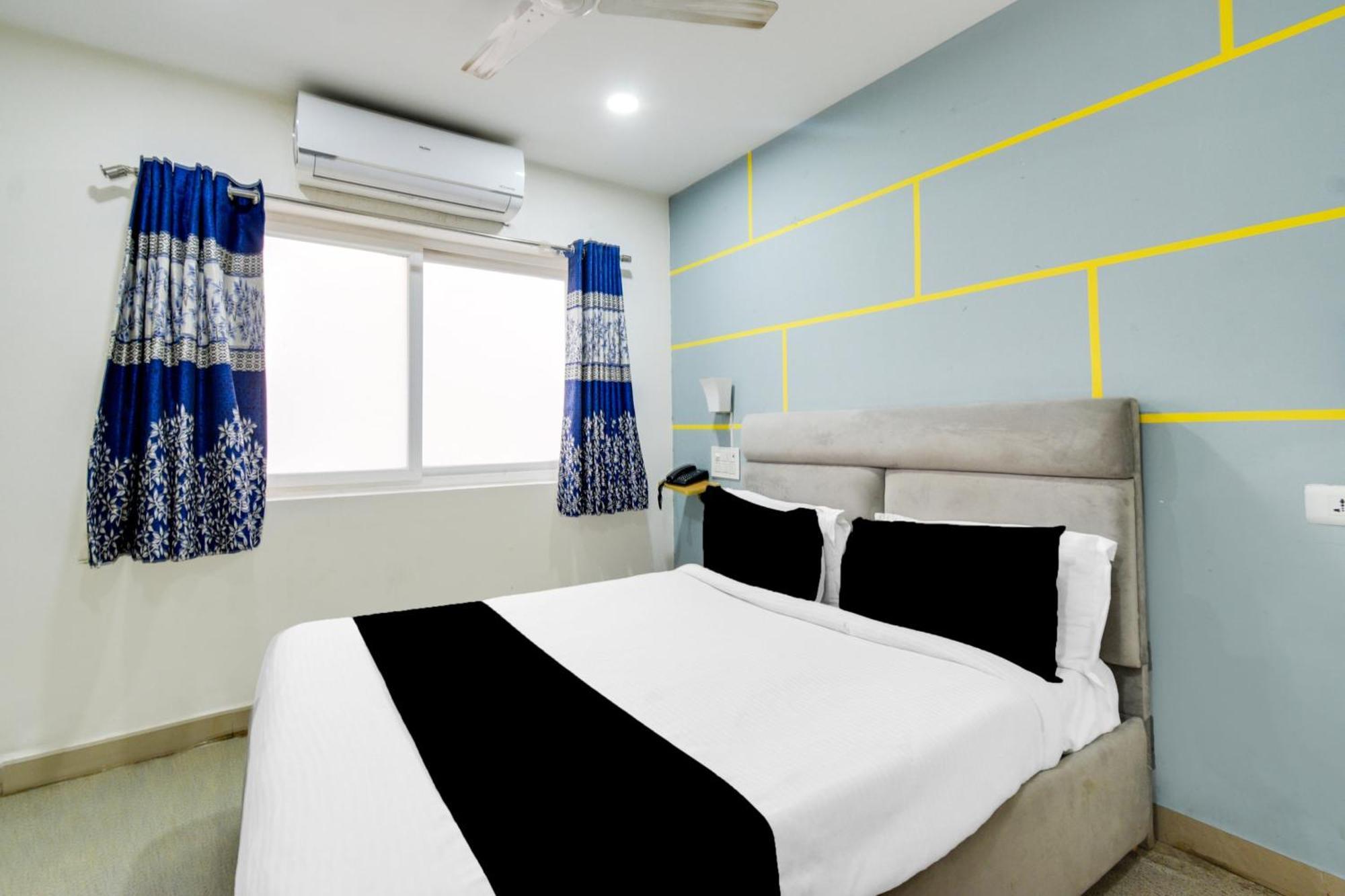 Super Townhouse Madhapur 100 Feet Road Formerly Jkc Grand Hyderabad Exterior photo